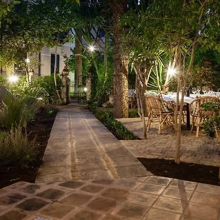 Mansion Pirandello לינה וארוחת בוקר