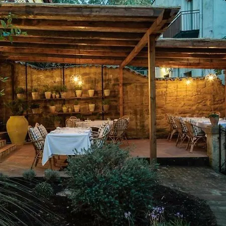 Mansion Pirandello לינה וארוחת בוקר